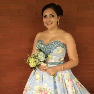 Meet your Posher, Lori